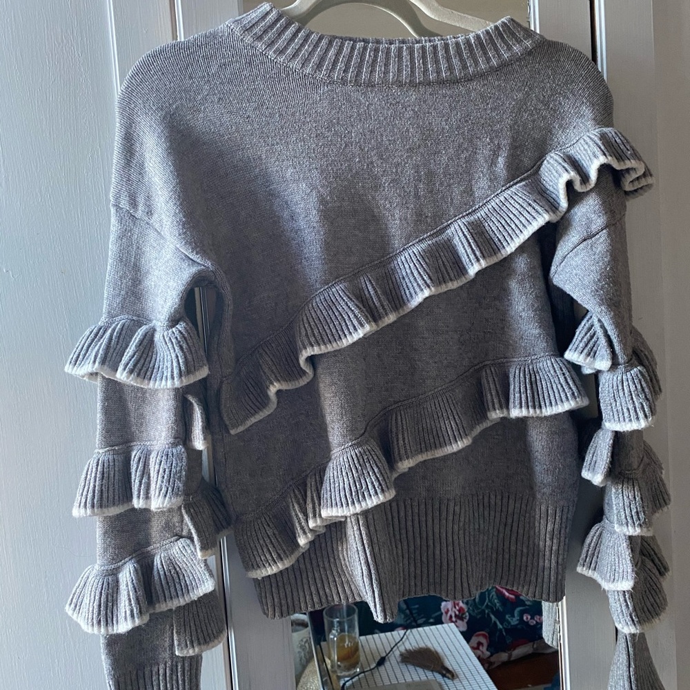 Very girly cozy grey sweater size S